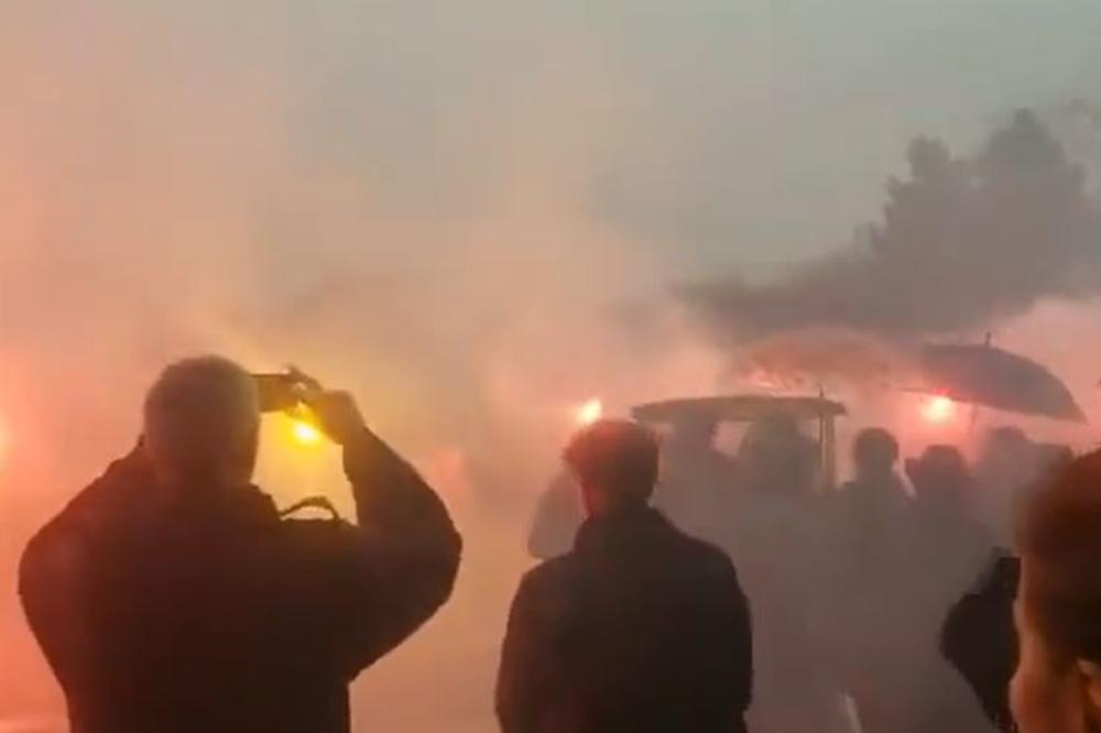 NEZAPAMĆEN ISPRAĆAJ NA VEČNI POČINAK: Preminula je legendarna Ceca, a Novosađani su nas ostavili bez teksta!