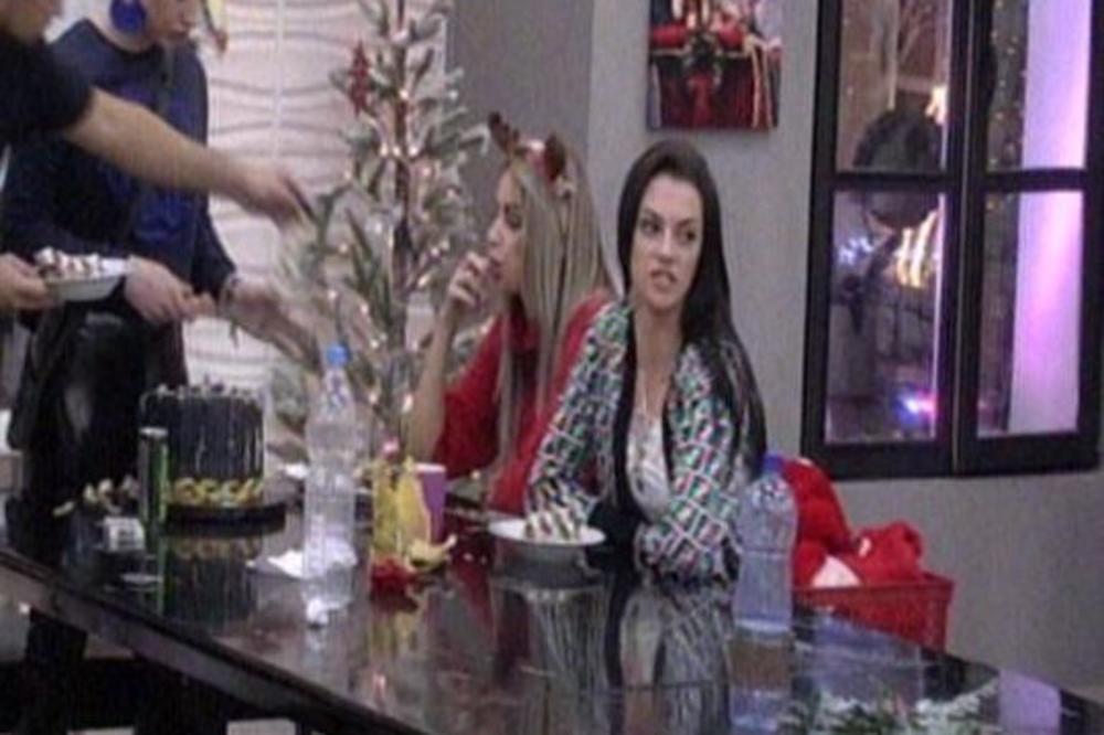 BESKUĆNICE, SA 13 GODINA SI ČISTILA PRANGIJE! Dejan žestoko izvređao Taru Simov