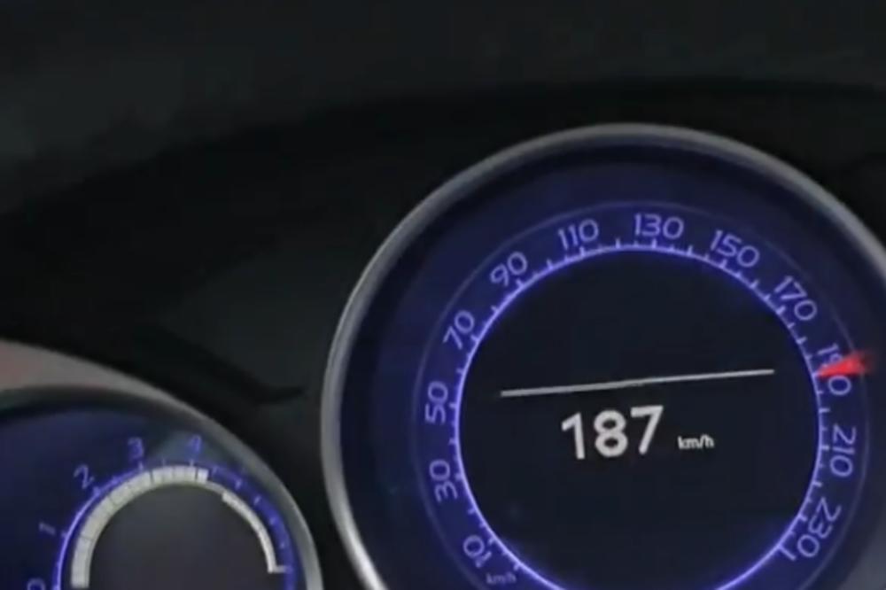OBJAVLJEN NOVI STRAŠAN SNIMAK DIVLJANJA NA SRPSKIM PUTEVIMA: Vozio 187 na sat pored automobila punih dece! (VIDEO)