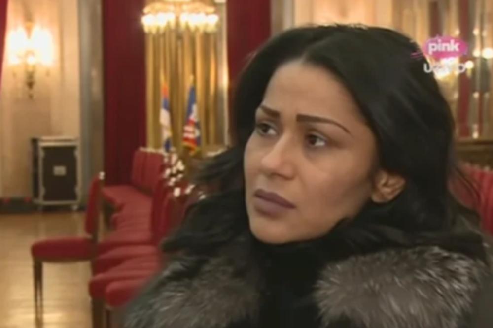 MINA KOSTIĆ PEVA U HORU NA LEKINOM BRDU! Posvetila se duševnom miru, pa kafanu zamenila CRKVOM!