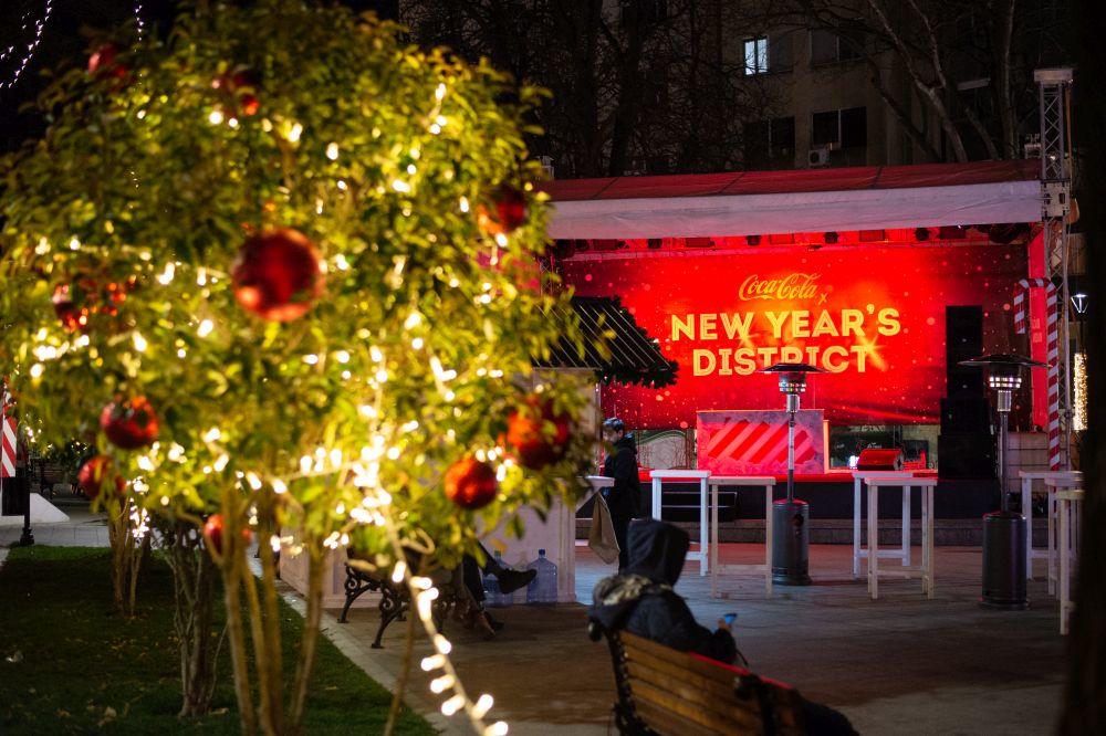 Coca-Cola x New Year's District: svakog dana super žurka uz dobru muziku i Deda Mraza