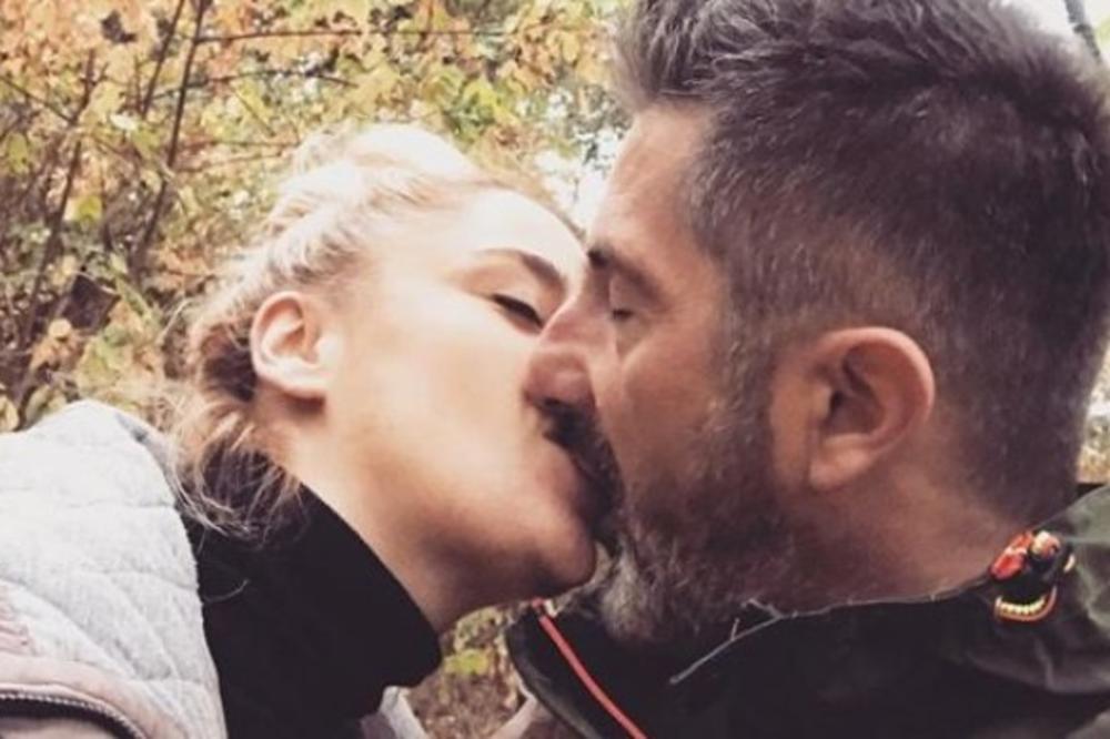 SRPSKOM KOMIČARU PRE GODINU DANA PREMINULA SUPRUGA, A SAD JE ZAPROSIO DRUGU: Čak joj ni PRSTEN nije kupio!