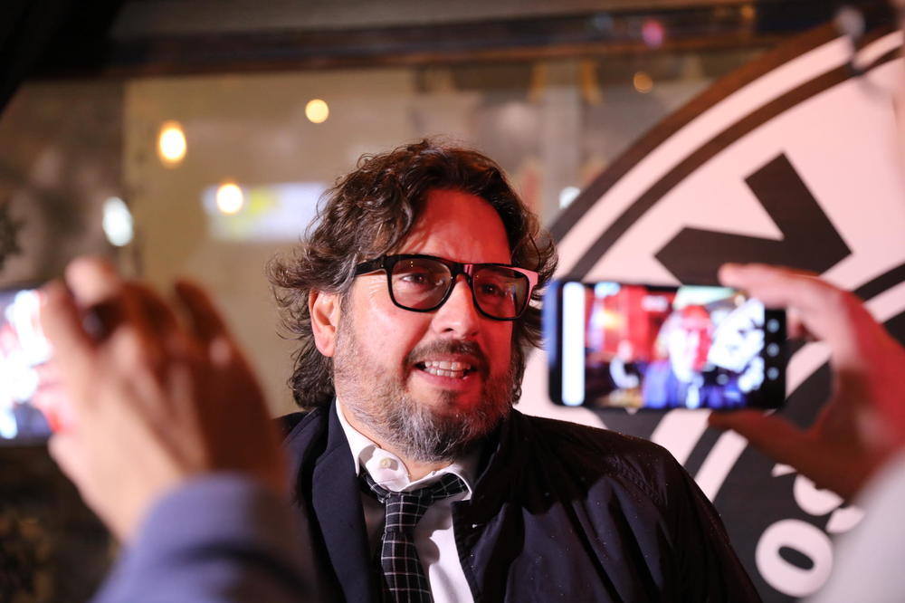 TEODOSIĆ EVROKUP IGRA SA CIGAROM U USTIMA I VEZANOM RUKOM: Trinkijeri briljirao govoreći o srpskom asu!