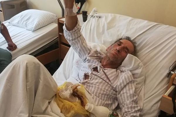 DOBIO JE GANGRENU I IZGUBIO NOGU: Dok je bio u bolnici, mladi sugrađani su mu priredili prelepo IZNENAĐENJE (FOTO)