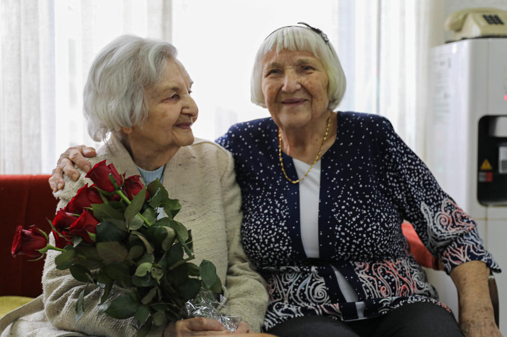 BAKA IVANKA JE DANAS PROSLAVILA 100. ROĐENDAN: Ovakva životna priča je jedna u milion (FOTO)