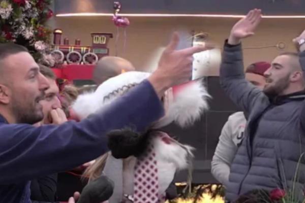 VLADIMIR TOMOVIĆ SE VRATIO U ZADRUGU! Mensur se RAZBESNEO kad ga je video pored MINE! Obezbeđenje MORALO DA REAGUJE