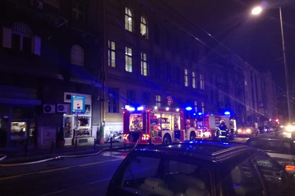 GORI ZGRADA USRED BEOGRADA: Vatrogasci ugasili plamen, ali JEDNA STVAR JE I DALJE SUMNJIVA! (FOTO)