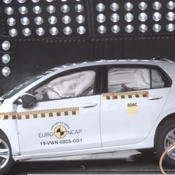 PRI UDESU OTVARAJU SE ZADNJA VRATA: U ovim automobilima nikako niste bezbedni! (VIDEO)