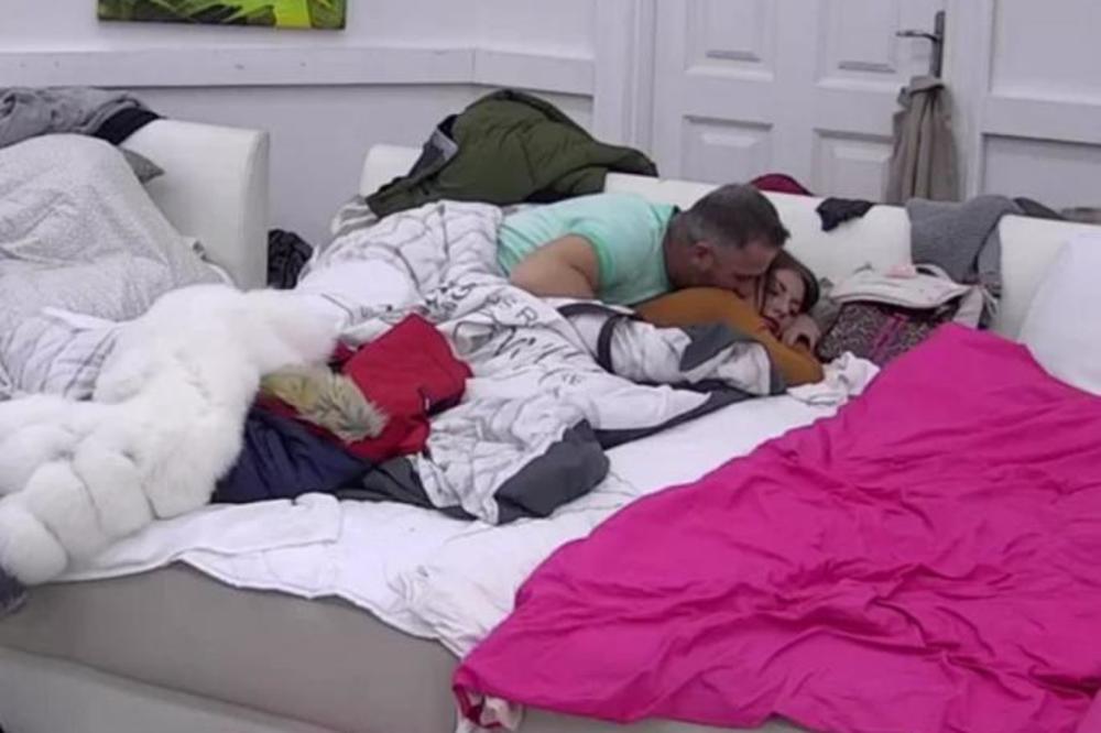 ZAR I U PO BELA DANA?! Dragana htela da zaspi, Edo joj se privukao OTPOZADI i zaskočio je s leđa (VIDEO)