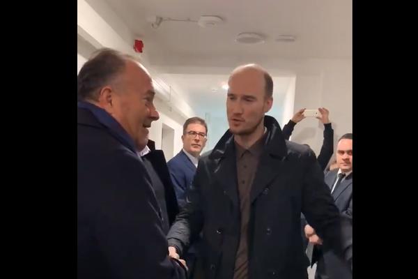 KAD ĆE PROFESORKE IZ ĆUPRIJE BITI VRAĆENE NA POSAO?Balša presreo Šarčevića i postavio mu neprijatno pitanje (VIDEO)