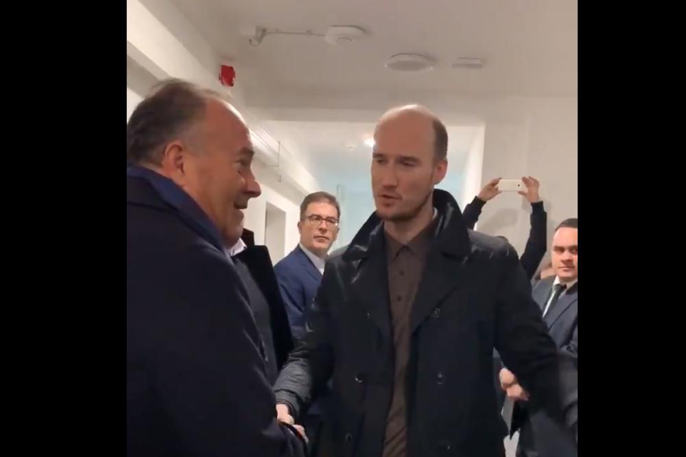 KAD ĆE PROFESORKE IZ ĆUPRIJE BITI VRAĆENE NA POSAO?Balša presreo Šarčevića i postavio mu neprijatno pitanje (VIDEO)