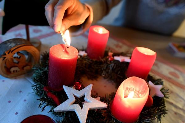 Danas se proslavlja Božić po gregorijanskom kalendaru!