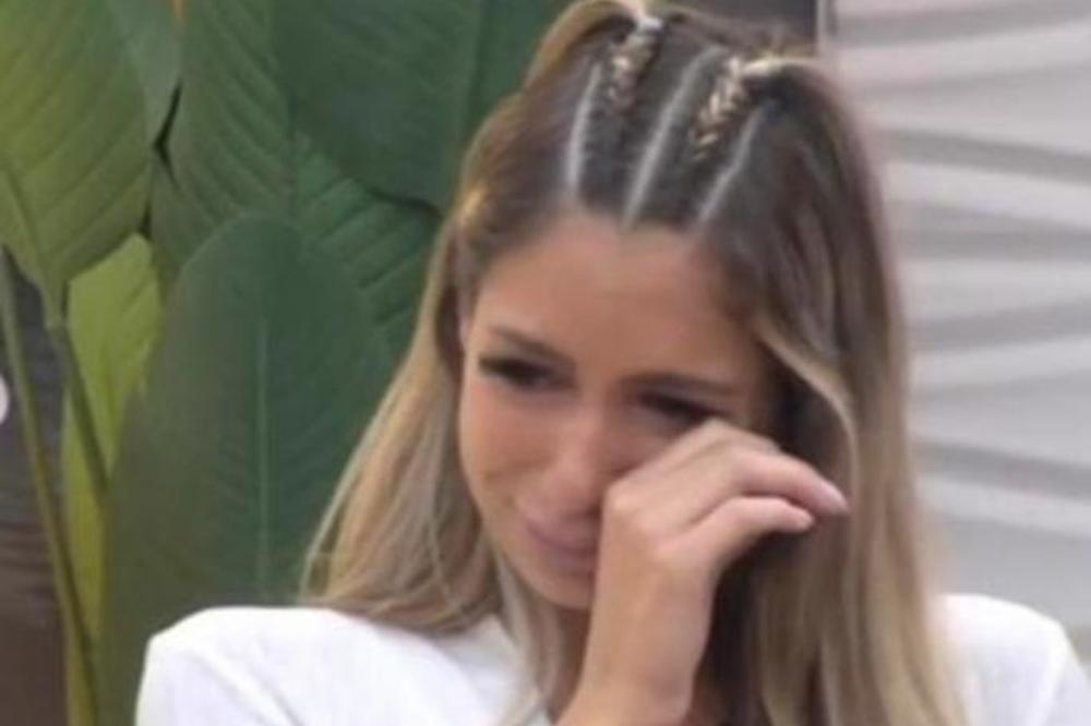 GOVORIO MI JE DA SAM GLUPA, NJIH 3 SU ME GURALI, UPI*KILA SAM SE U GAĆE: Iva iznela detalje TEŠKOG MALTRETIRANJA!