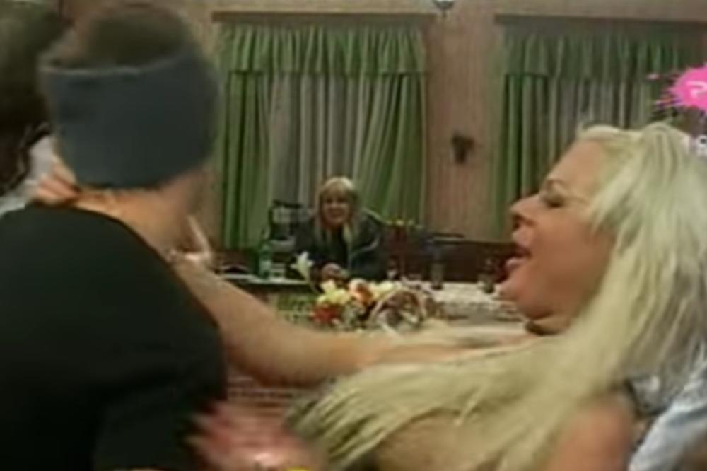 POJAVILA SE NA PINKU I BILA INTIMNA SA NEKOLIKO PEVAČA: Svi se pitaju gde je čuvena URŠKA, a evo kako sad IZGLEDA