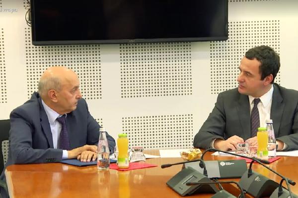 HAOS NA KOSOVU, IZBIO JE PRAVI RAT U PRIŠTINI! Albanci su PREPUŠTENI na MILOST ILI NEMILOST Americi