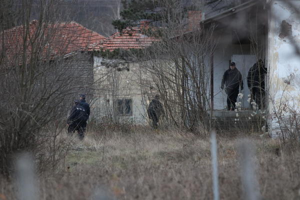 MAJKA MALČANSKOG BERBERINA VARALA JE MUŽA, I TO PRED NJIM! On je plakao, a ona ga tukla, šišala i vezivala lancima!