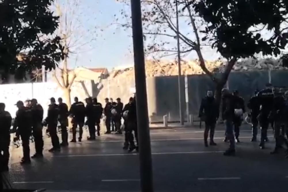 POLICIJA BLOKIRALA PODGORICU, ŽELE DA SPREČE OKUPLJANJE ISPRED SKUPŠTINE: Oglasio se i episkop Joakinije!