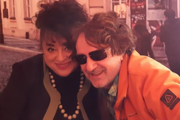 BREGA ISPIJA KAFE S ĆERKOM RADOVANA KARADŽIĆA: Sarajlije se DIGLE NA NOGE! Ova fotka im je TRN U OKU! (FOTO)