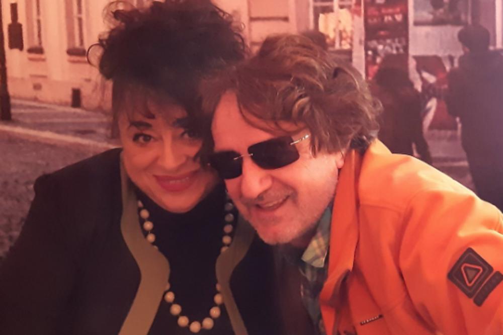 BREGA ISPIJA KAFE S ĆERKOM RADOVANA KARADŽIĆA: Sarajlije se DIGLE NA NOGE! Ova fotka im je TRN U OKU! (FOTO)