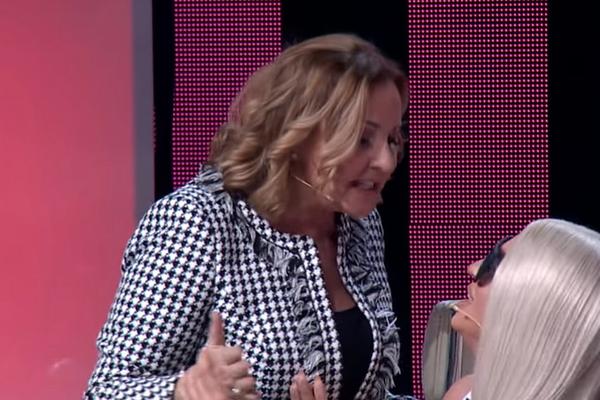 KARLEUŠA TOLIKO RAZBESNELA ANU BEKUTU, DA JE NASRNULA NA NJU: Ustala da joj BUKVALNO zapuši usta! (FOTO)