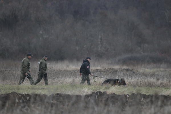 STRAVIČNA SCENA U GLOGOVCU, GDE TRAŽE MONSTRUMA: U kući pronađene LUTKA I KONOPAC! (FOTO) (VIDEO)