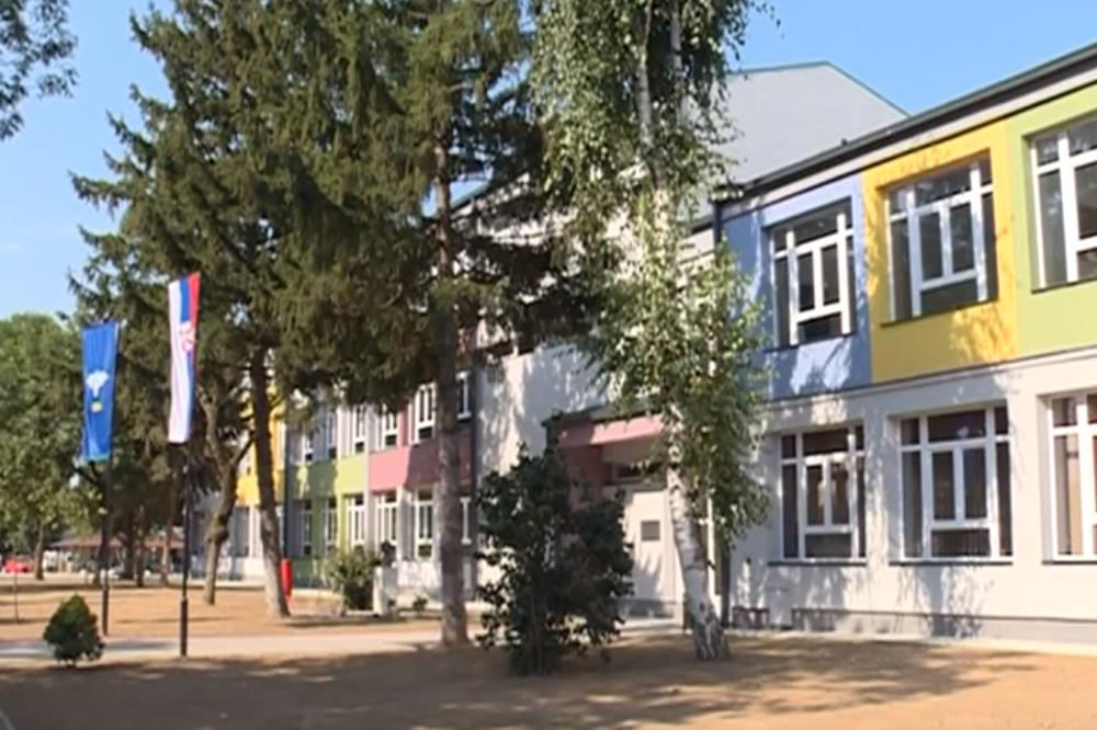 U JEDNOJ OD OSNOVNIH ŠKOLA U SRBIJI UČENICI UČE DA MESE HLEB: Ovo nije jedino čemu decu obučavaju!