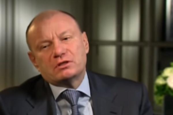 ON JE NAJBOGATIJI RUS, PUTIN JE ZA NJEGA BEBA: Kada čujete koliko novca ima, zavrteće vam se u glavi! (FOTO)