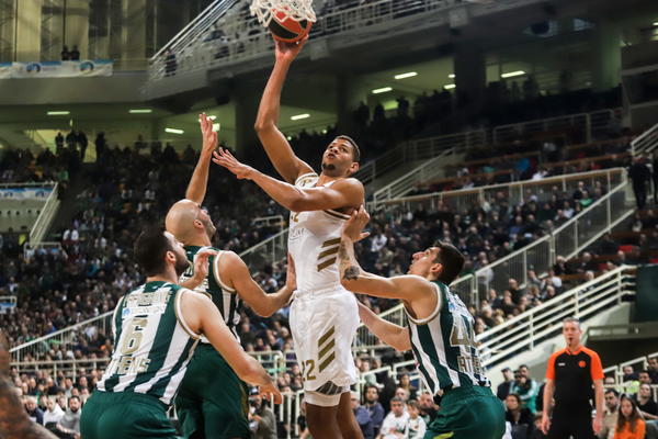 KRALJEVI VLADAJU ATINOM: Čudesni Vasa uništio Makabi, užasan povratak za Ivanovića!