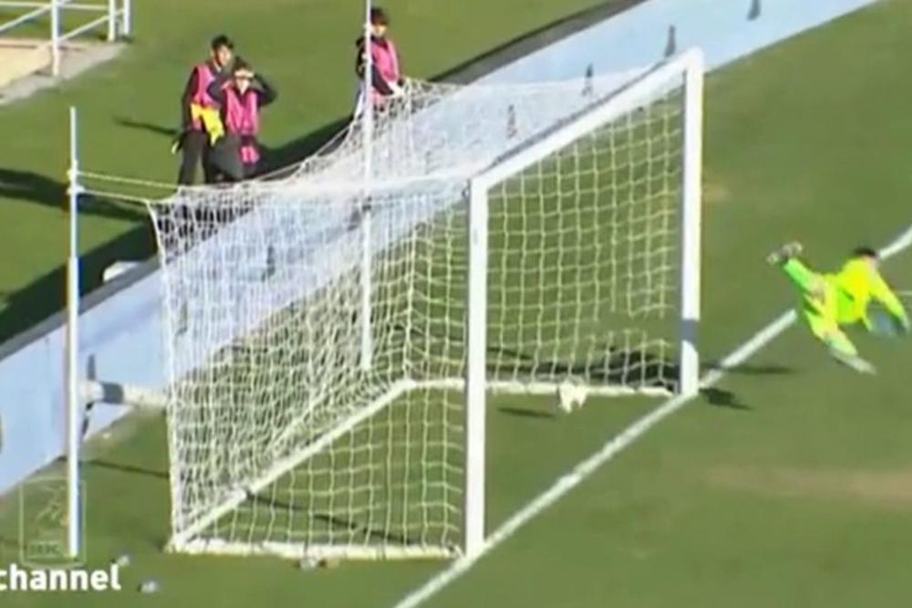 CEO STADION JE VIDEO SAMO ON NIJE: Lopta pola metra iza gol-linije, a sudija kaže da nije gol! Strašan skandal!