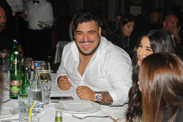 DARKO LAZIĆ DUŽAN PEVAČICI BOGA OCA: Javno ga MOLI da joj vrati DUG! Napravio CEH u kafani i POBEGAO!