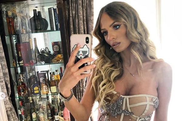 NIJE TO SUNCE, TO PRŽI ŽENA LOLE SMILJANIĆA: Usijao se pesak na Maldivima od vrele Tamare u bikiniju!