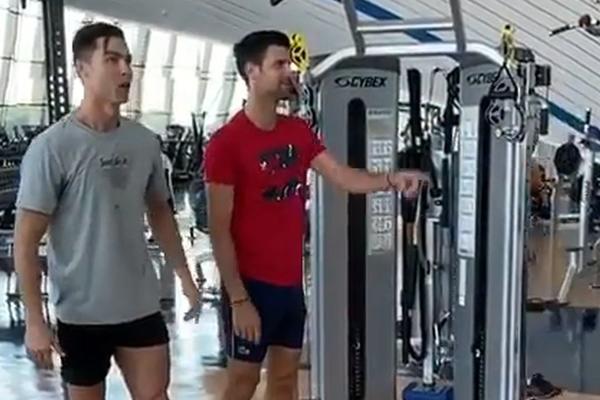 VANZEMALJCI TRENIRALI ZAJEDNO: Kristijano Ronaldo pokušavao da nauči Đokovića svom prepoznatljivom triku!