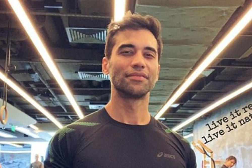 GLUMAC SE UBIO U SVOM STANU: Ostavio je POTRESNU PORUKU svom trogodišnjem sinu!