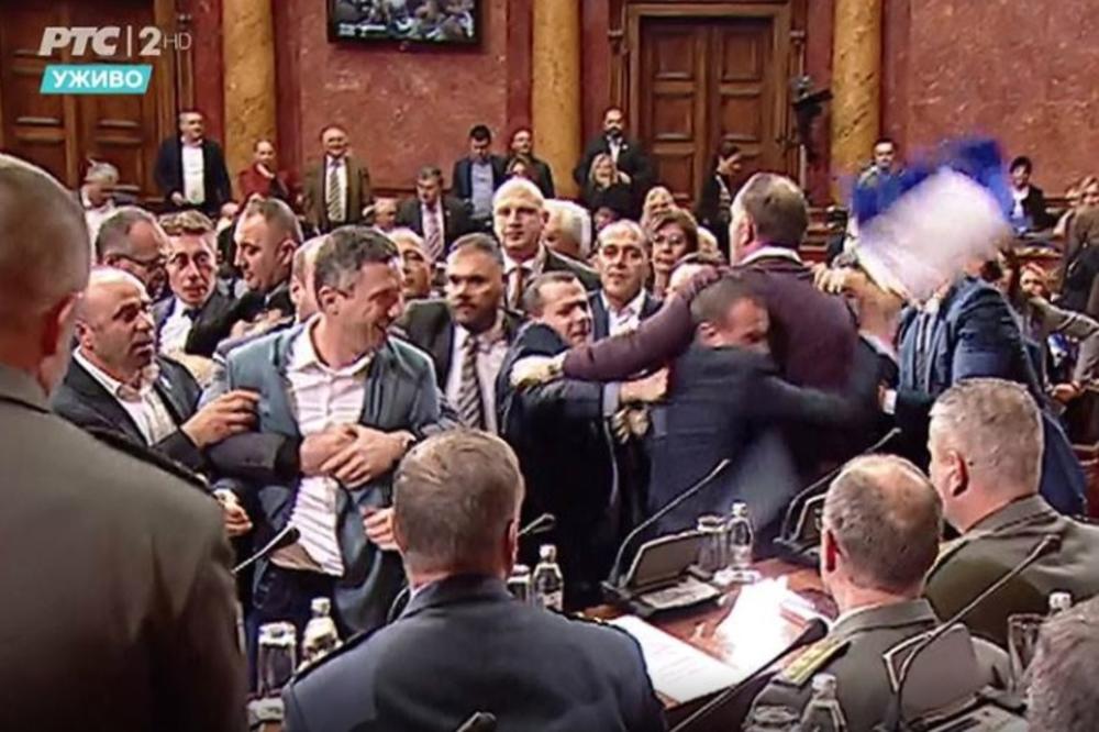 VELIKA FRKA U SKUPŠTINI SRBIJE! Boško Obradović i naprednjak Martinović zaleteli se jedan na drugog! (VIDEO)