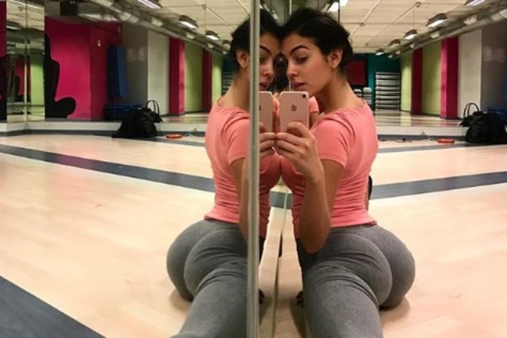 NI KRISTIJANO NE MOŽE DA ODOLI! Pogledajte slike njegove devojke!