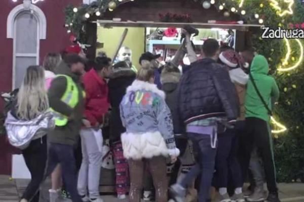 DRAMA U ZADRUZI: Tomović udario na Mensura! Obezbeđenje ih razdvajalo! (VIDEO)