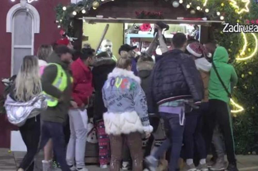 DRAMA U ZADRUZI: Tomović udario na Mensura! Obezbeđenje ih razdvajalo! (VIDEO)