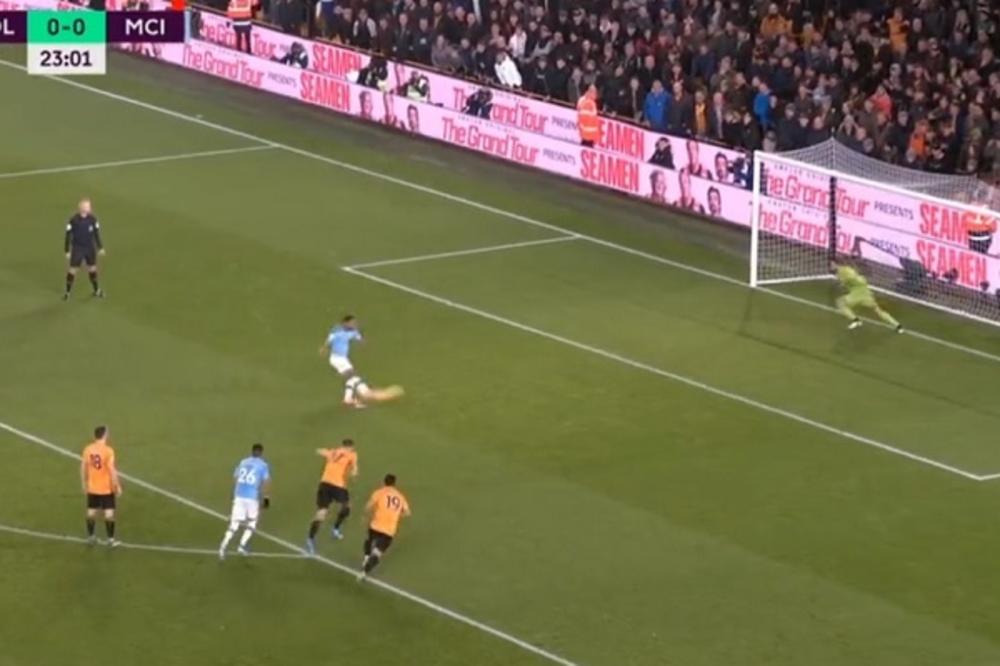 STERLING PROMAŠIO PENAL, SUDIJA GA PONOVIO: Onda je usledila scena kakvu Premijer liga ne pamti!