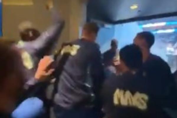 IGRAČI DALASA PEGLALI DONČIĆA: Pali su ozbiljni udarci, Slovenac se jedva izmigoljio!