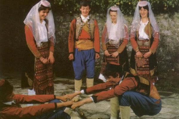 OVO SU POKATOLIČENE SRPSKE PORODICE: Nekad su slavile krsnu slavu, danas ne znaju svoje poreklo!