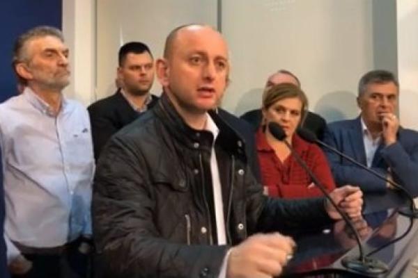 KNEŽEVIĆ: Amfilohije da prokune Mila i njegovo potomstvo i ne dozvoli mu da LOŽI BADNJAK NA CETINJU!