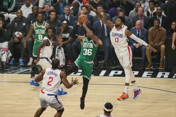 POZNATI KOŠARKAŠ PLAKAO SUZE OD KRVI: Čovek umalo oslepeo zbog obične prehlade i virusa!