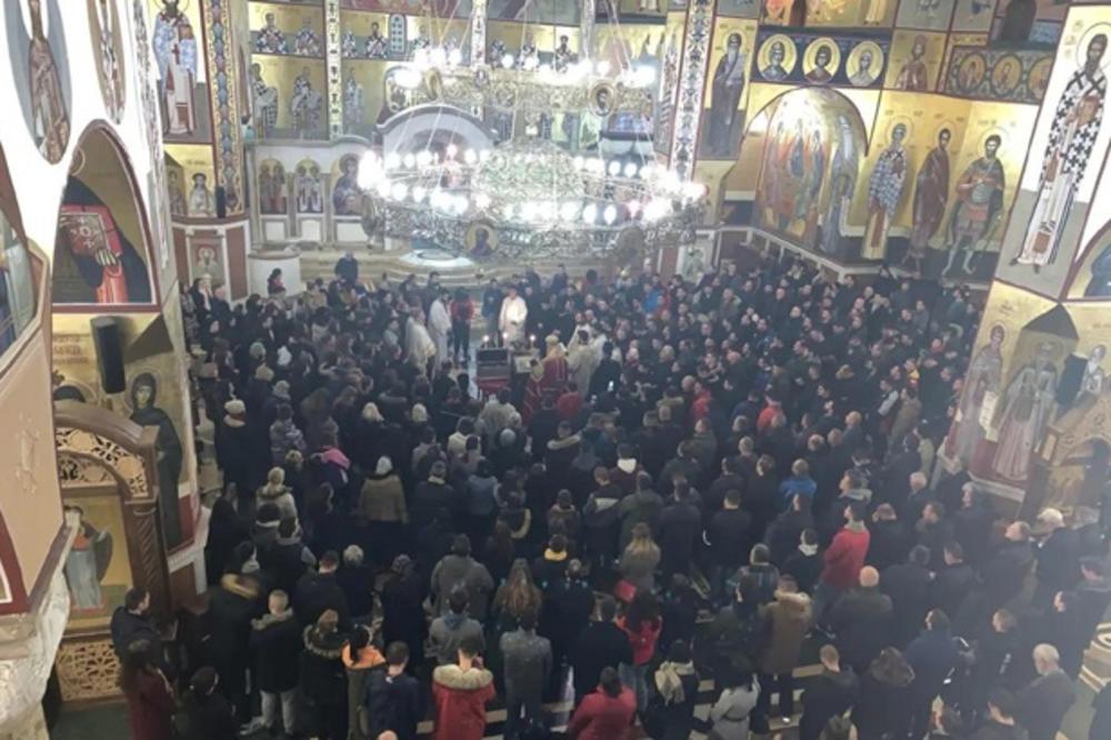 NAJBOLJI ODGOVOR ĐUKANOVIĆU: Vernici SPC napunili HRAMOVE! Ori se "Oj Kosovo, Kosovo"