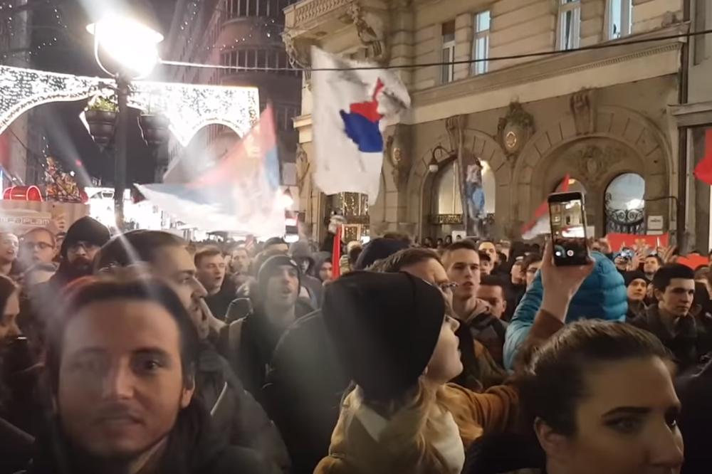 NA STOTINE LJUDI PROTESTUJE ISPRED AMBASADE CRNE GORE U BEOGRADU! Milo šiptare, ne damo ti svetinje