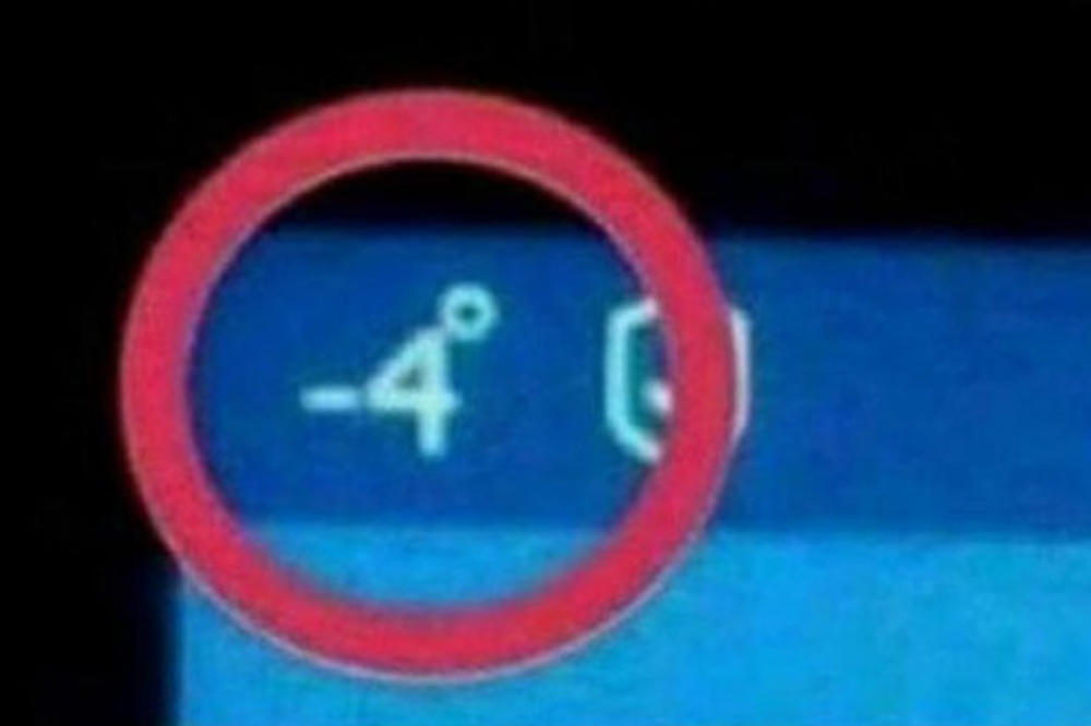 ZAŠTO MI U AUTU SVETLI TUŽAN ČOVEK KOJI SEDI NA WC ŠOLJI? Zvao sam servis, ONI SU MI SPUSTILI SLUŠALICU?!