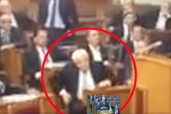 POGLEDAJTE KAKO PREMIJER CRNE GORE DUŠKO MARKOVIĆ BEŽI IZ SKUPŠTINE: Run Dule Run! (VIDEO)