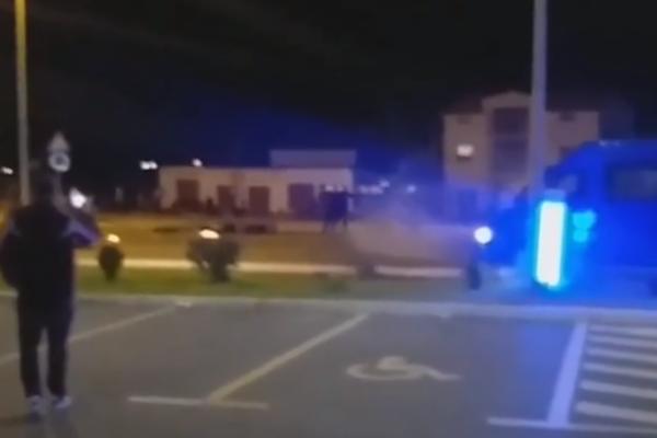 OVO NEĆE NA DOBRO IZAĆI: U Podgorici građani počeli da pucaju na policiju, koja je pobegla! (VIDEO)