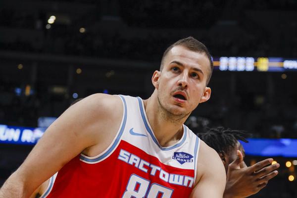 DIVAC TERA BJELICU IZ SAKRAMENTA: Odgovor koji je dobio uopšte mu se nije svideo!