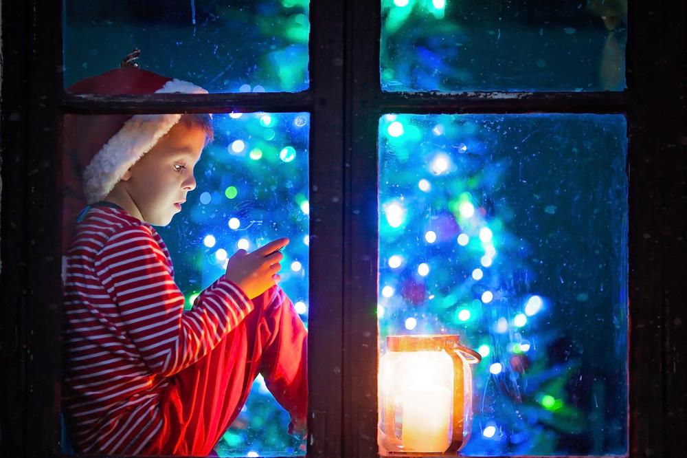 NOVOGODIŠNJA PRIČA: NIŠTA BOMBASTIČNO, samo DETE s RAZVEDENIM roditeljima koje MRZI PRAZNIKE