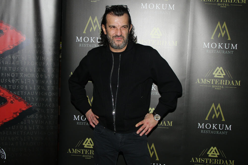 SIN ACE LUKASA POSTAJE TAKSISTA! A šokiraćete se kada vidite šta radi pevačeva ćerka! (FOTO)